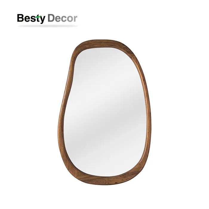 Зеркало неправильной формы в рамке из массива дерева